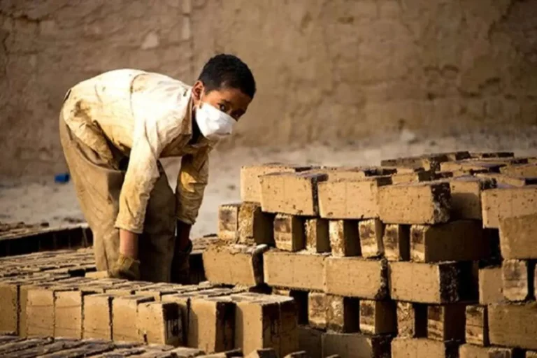 Read more about the article آمارهای متناقض از کودکان کار در ایران